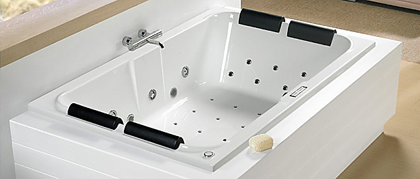 Whirlpool-Badewanne, also Whirlpools & Whirlwannen - MEGABAD